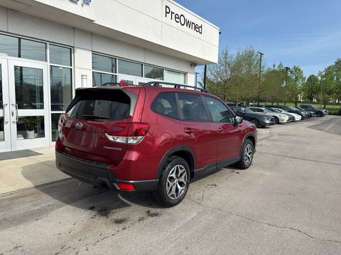 Used 2023 Subaru Forester Premium image 3