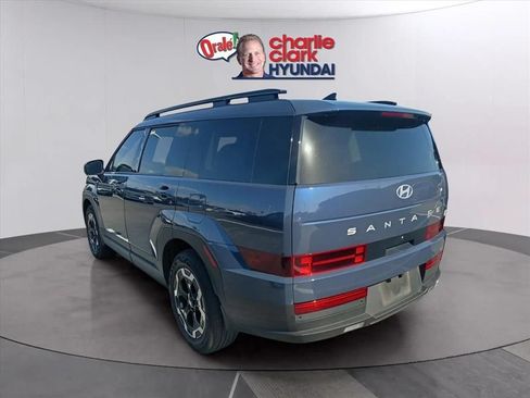 Used 2025 Hyundai Santa Fe SEL FWD image 2