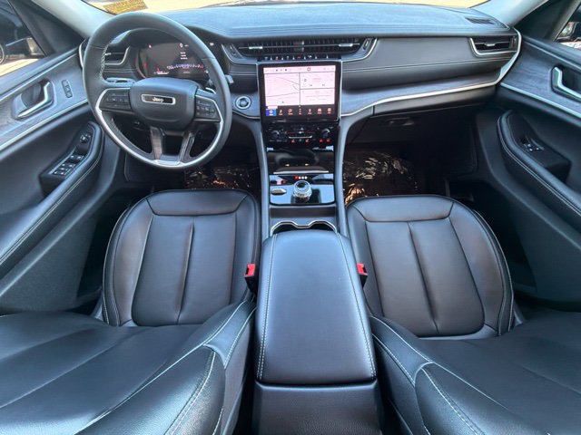 Used 2023 Jeep Grand Cherokee Limited w/ Black Appearance Package AWD/4WD image 19