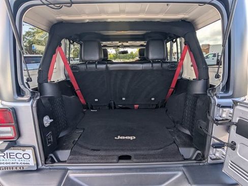 Used 2017 Jeep Wrangler Unlimited Rubicon image 13