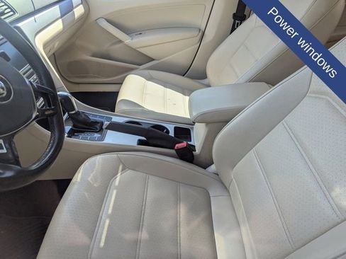 Used 2019 Volkswagen Passat 2.0T Wolfsburg FWD image 10