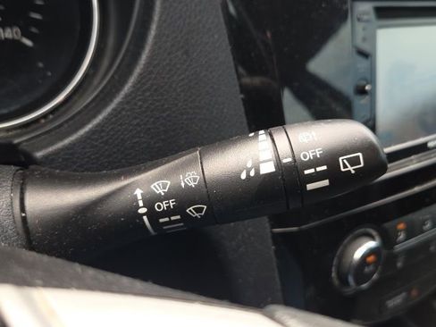 Used 2014 Nissan Rogue S image 39