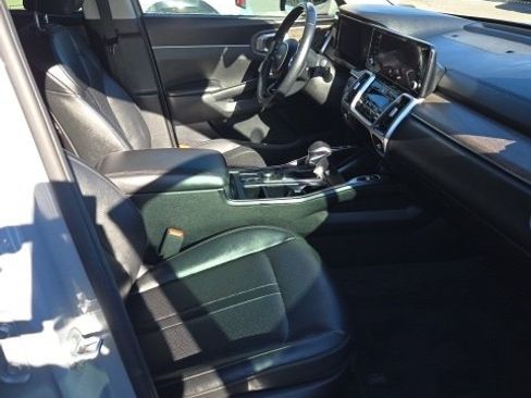 Used 2022 Kia Sorento S image 33