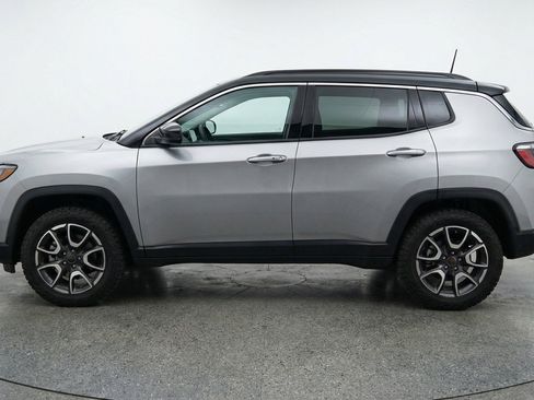 Used 2025 Jeep Compass Trailhawk AWD/4WD image 5