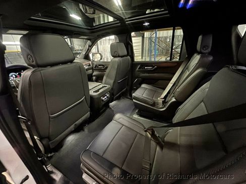 Used 2025 GMC Yukon Denali w/ Sun & Power Step Package image 27