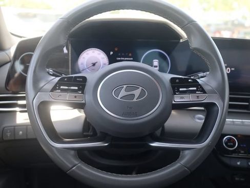 Used 2025 Hyundai Elantra SEL FWD image 11