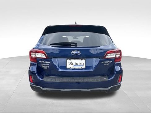 Used 2017 Subaru Outback 3.6R Touring AWD/4WD image 6