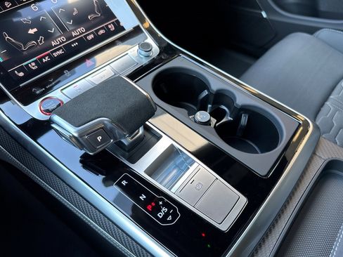 New 2025 Audi RS Q8 performance image 19