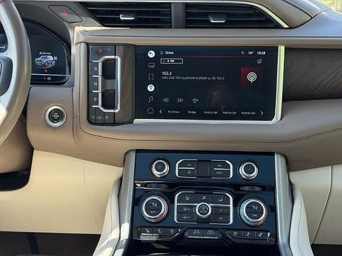 Used 2022 GMC Yukon Denali w/ Denali Premium Package AWD/4WD image 45
