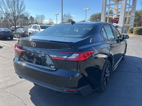 Used 2025 Toyota Camry SE image 5