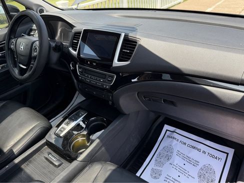 Used 2017 Honda Pilot Touring image 14