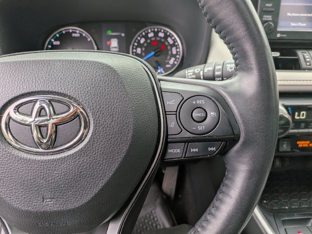 Used 2021 Toyota RAV4 XLE Premium AWD/4WD image 16