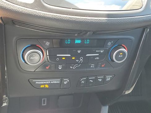 Used 2018 Ford Escape Titanium w/ Ford Safe & Smart Package FWD image 19