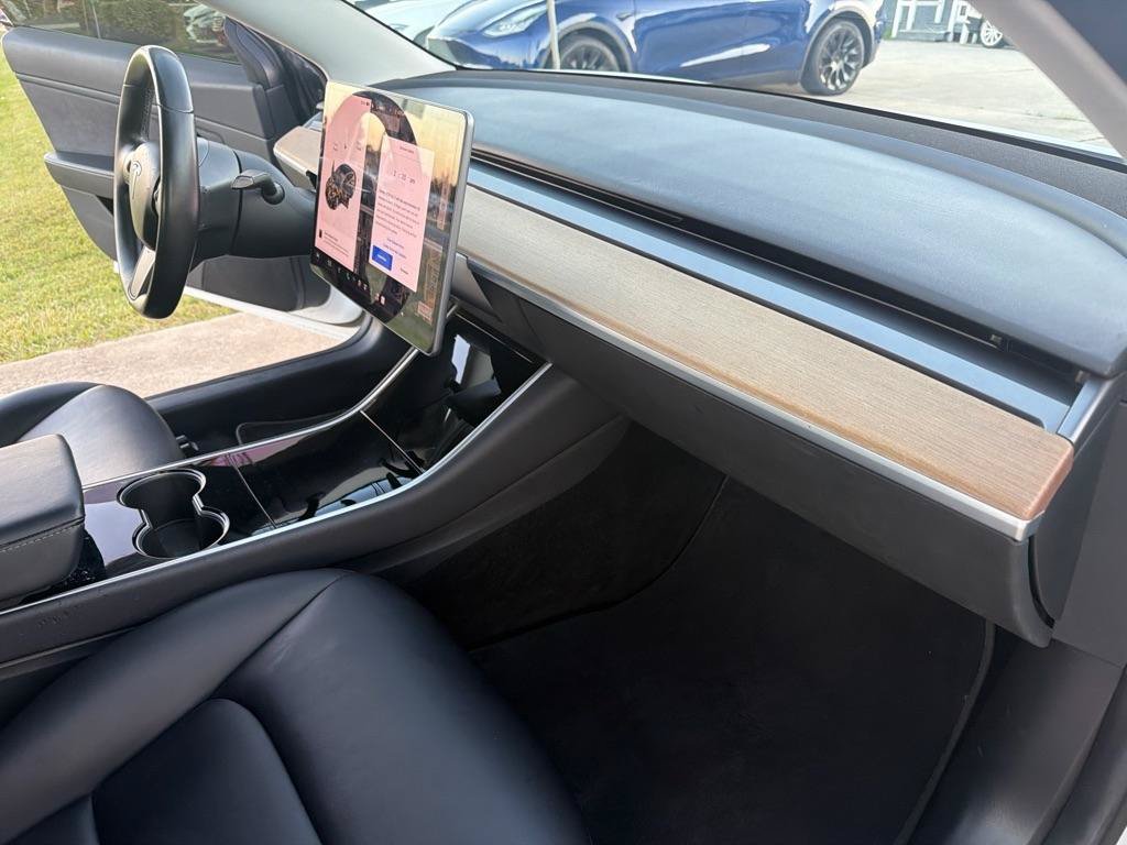 Used 2018 Tesla Model 3 Long Range RWD image 17