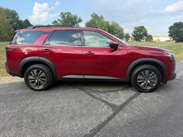 Used 2023 Nissan Pathfinder SV AWD/4WD image 3