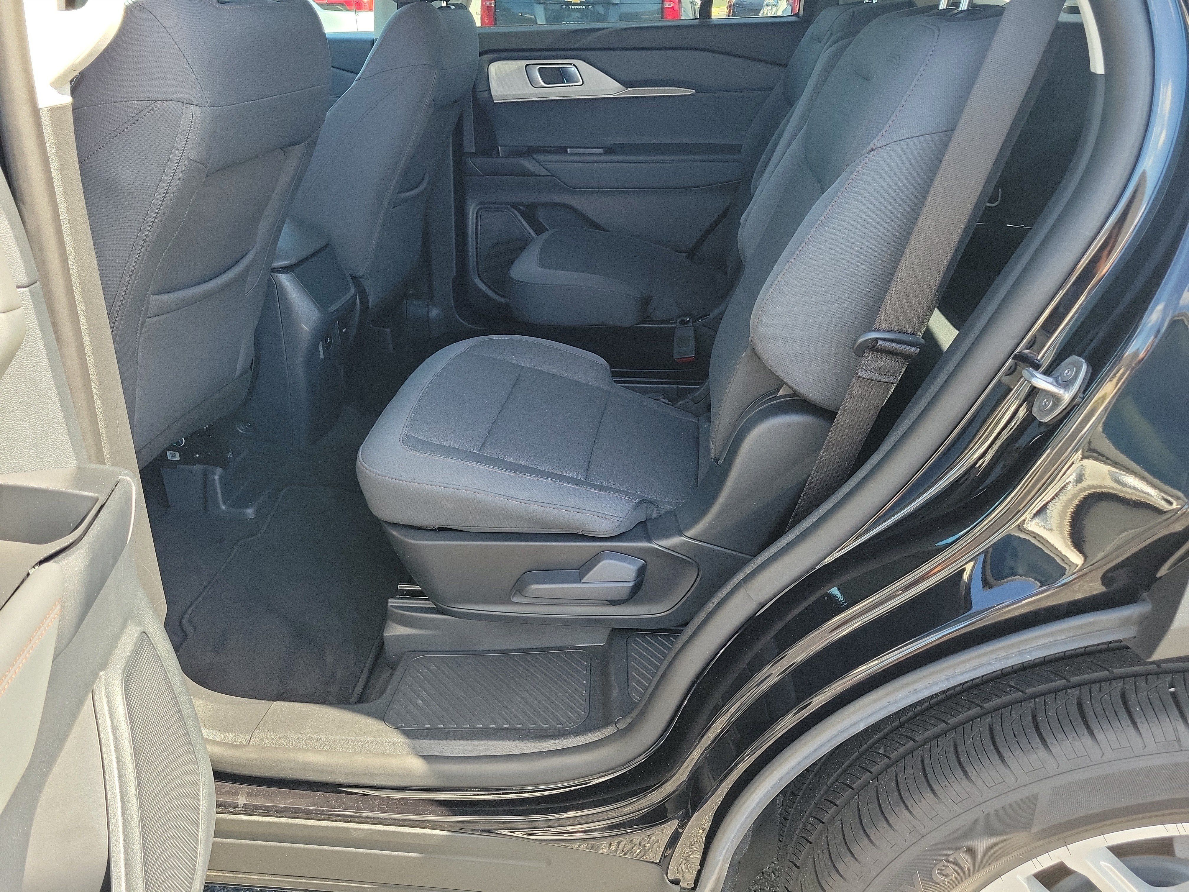Used 2026 Ford Explorer Active RWD image 11