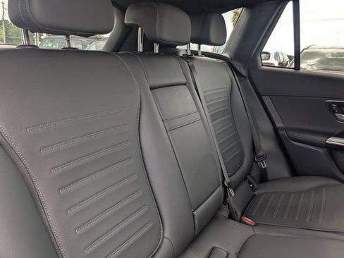 Used 2023 Mercedes-Benz GLC 300 image 33