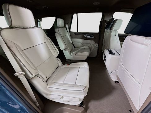 Used 2025 GMC Yukon Denali w/ Advanced Technology Package AWD/4WD image 28