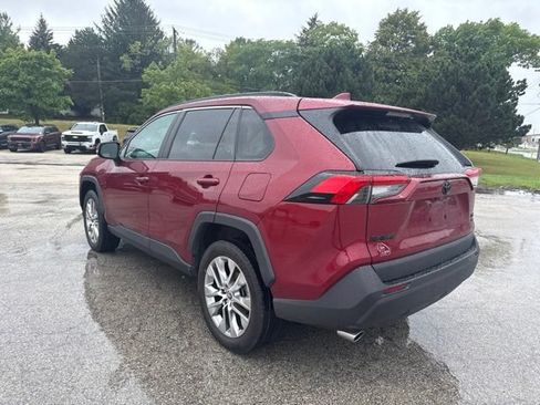 Used 2021 Toyota RAV4 XLE Premium AWD/4WD image 5