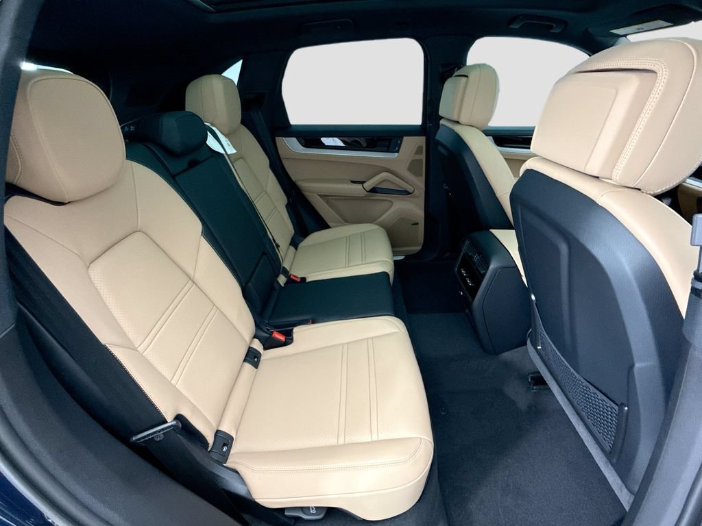 Used 2026 Porsche Cayenne AWD/4WD image 22