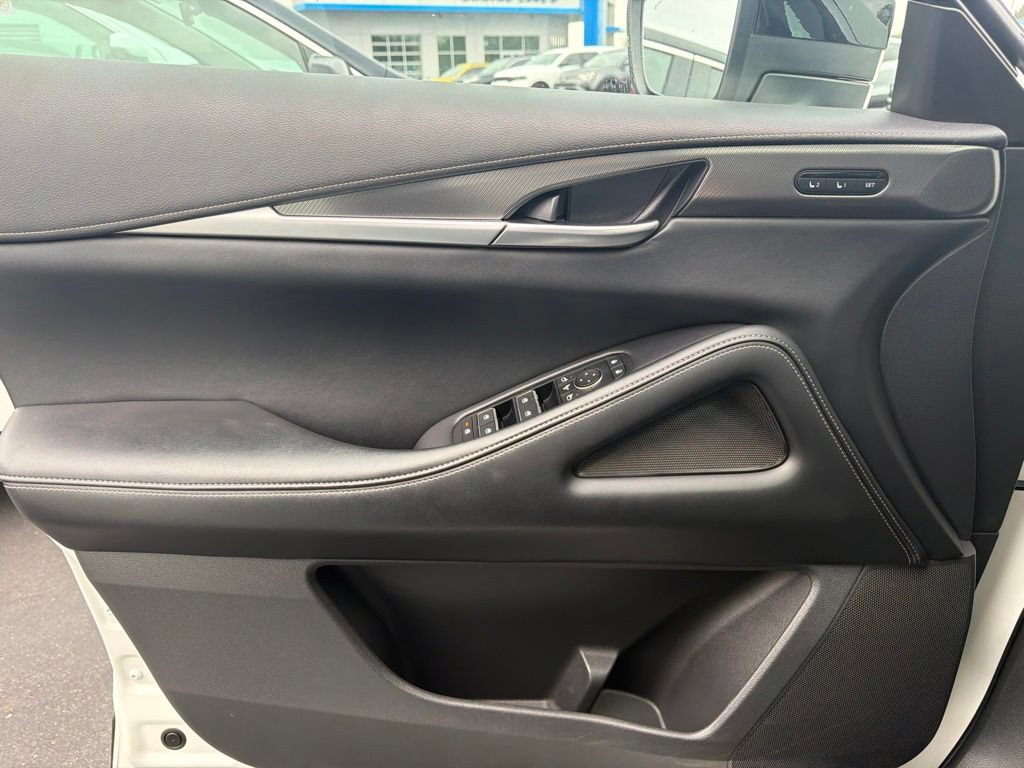 Used 2025 INFINITI QX60 Luxe AWD/4WD image 19
