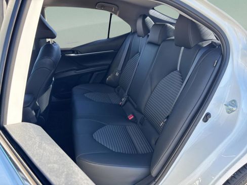 Used 2024 Toyota Camry SE image 32