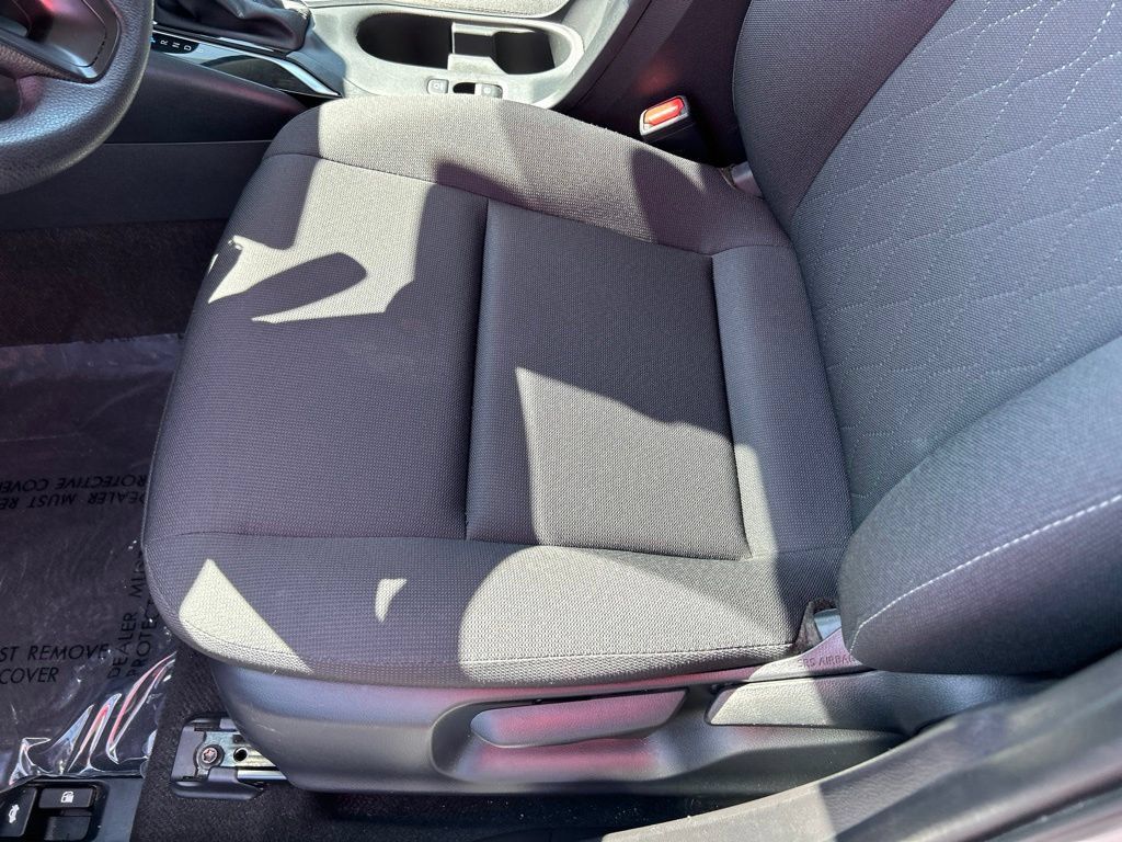Used 2025 Toyota Corolla LE FWD image 17