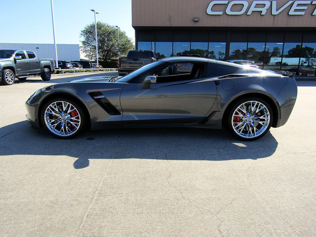 Used 2016 Chevrolet Corvette Z06 w/ 3LZ Preferred Equipment Group RWD image 8