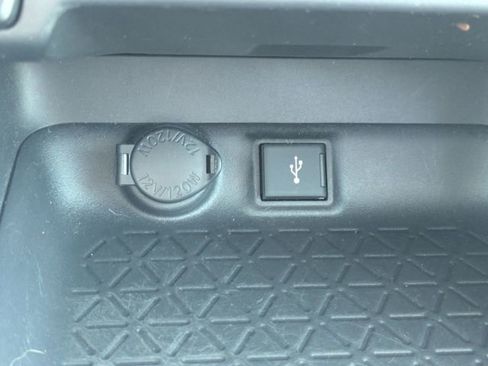 Used 2020 Toyota RAV4 XLE w/ Convenience Package FWD image 24