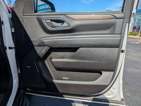 Used 2023 Chevrolet Suburban High Country image 13