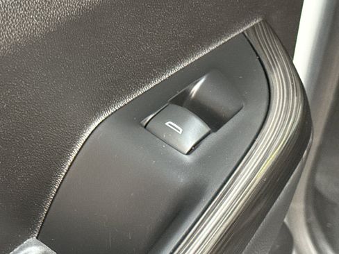 Certified 2023 GMC Acadia SLT w/ LPO, Floor Liner Package AWD/4WD image 32