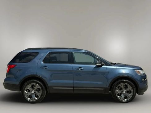 Used 2018 Ford Explorer XLT w/ Equipment Group 202A AWD/4WD image 7