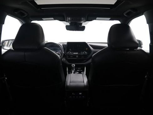 Used 2024 Toyota Highlander XSE FWD image 39