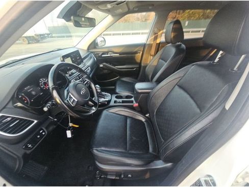 Used 2021 Kia Seltos SX w/ SX Sunroof Package image 11