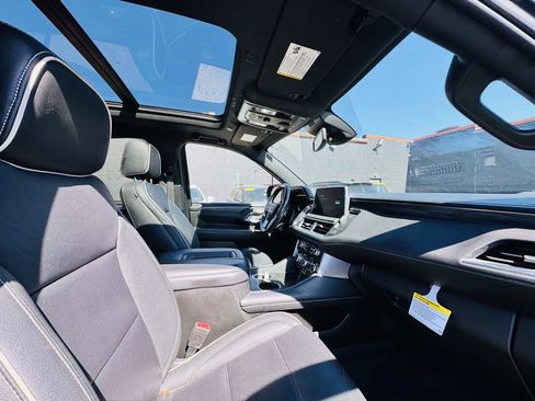 Used 2023 GMC Yukon XL SLT AWD/4WD image 17