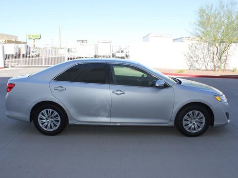 Used 2014 Toyota Camry LE FWD image 4