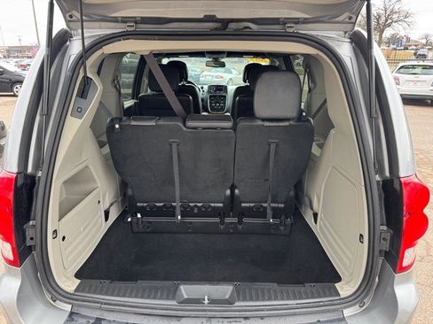 Used 2019 Dodge Grand Caravan SXT image 13