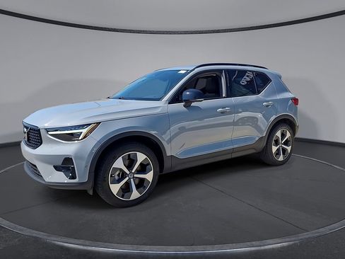 New 2026 Volvo XC40 B5 Plus w/ Protection Package Premier AWD/4WD image 3