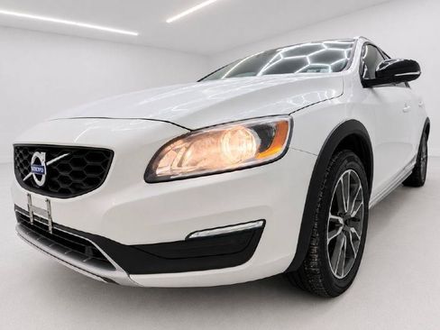 Used 2017 Volvo V60 T5 Cross Country w/ Convenience Package AWD/4WD image 36