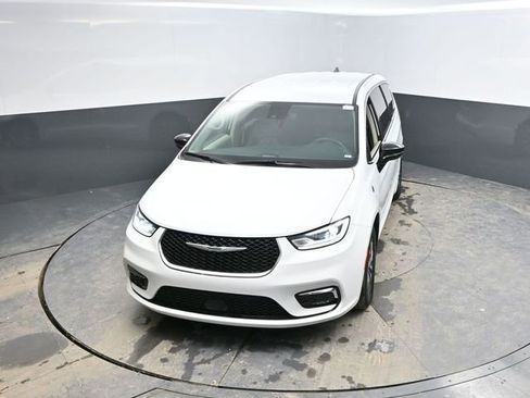 Used 2024 Chrysler Pacifica Select image 39