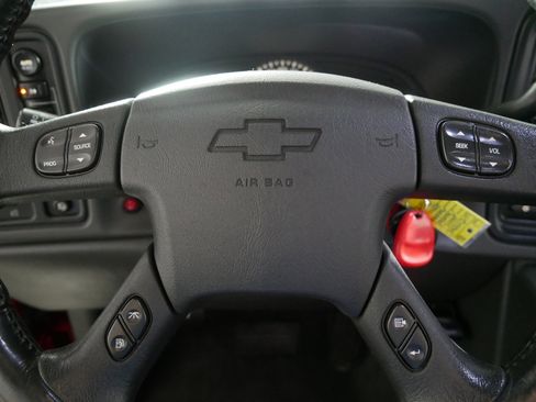 Used 2004 Chevrolet Avalanche 2500 w/ Preferred Equipment Group image 25