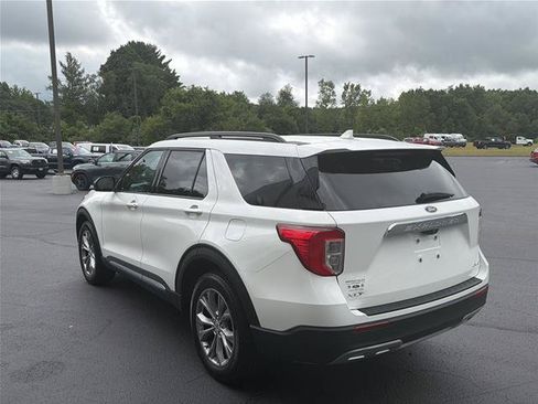 Certified 2022 Ford Explorer XLT w/ Equipment Group 202A AWD/4WD image 5
