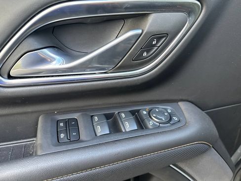 Used 2024 GMC Yukon AT4 w/ Technology Package AWD/4WD image 15