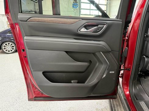 Used 2024 Chevrolet Suburban High Country image 13