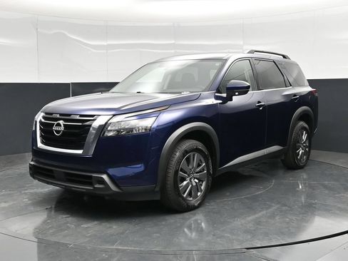 Used 2025 Nissan Pathfinder SV AWD/4WD image 5