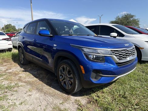 Used 2022 Kia Seltos LX AWD/4WD image 1