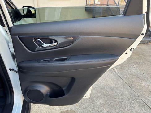 Used 2018 Nissan Rogue SV w/ Premium Package AWD/4WD image 41