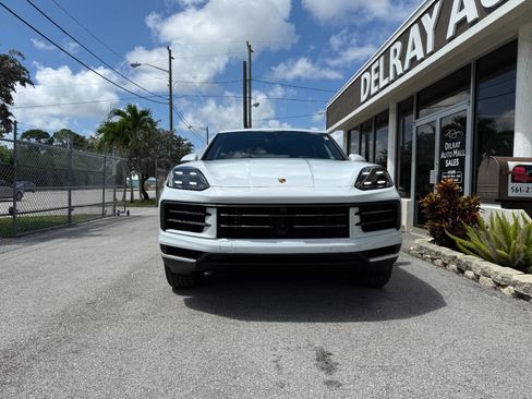 Used 2024 Porsche Cayenne AWD/4WD image 2