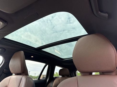 Certified 2025 Volvo V60 B5 Cross Country Plus AWD/4WD image 19