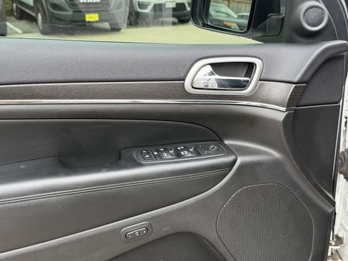 Used 2018 Jeep Grand Cherokee Limited image 12
